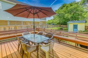 Oak Island Family Vacation Home Less Than 1 Mi to Beach!